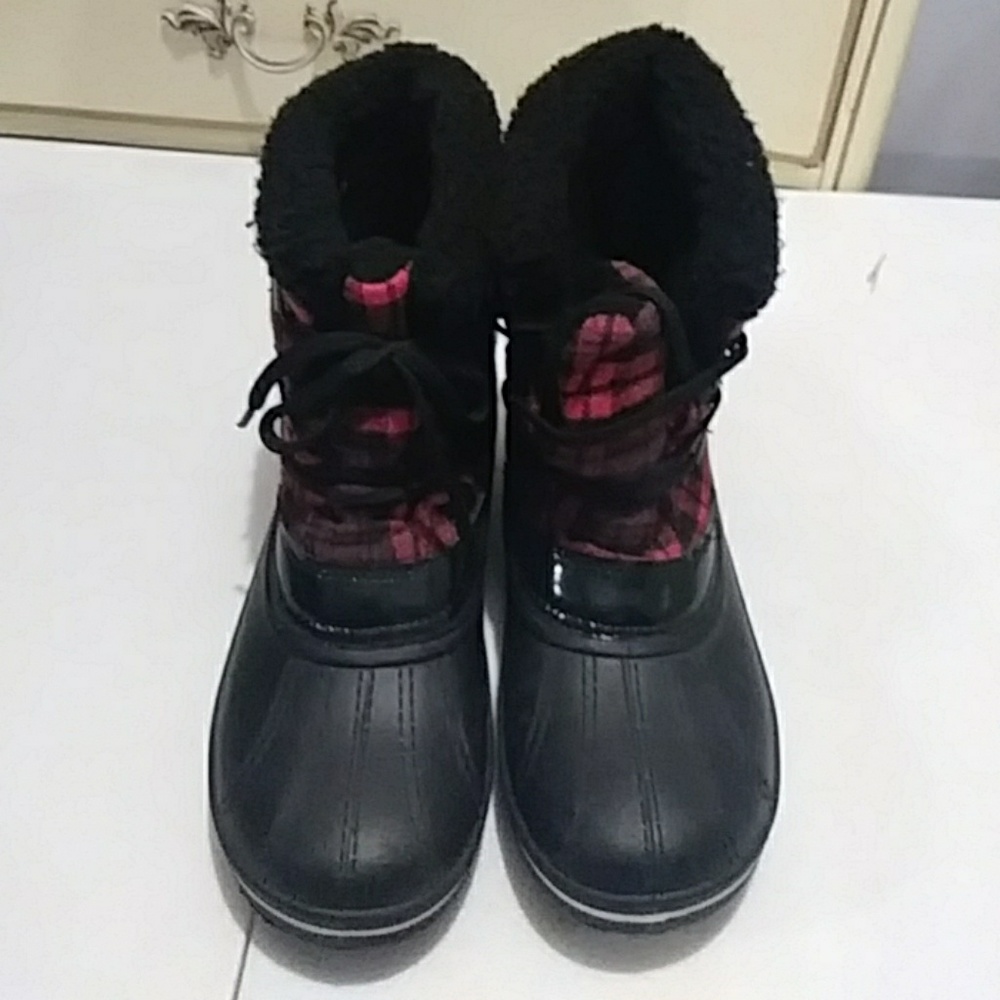 Womens ozark trail ankle boots. Red and black.